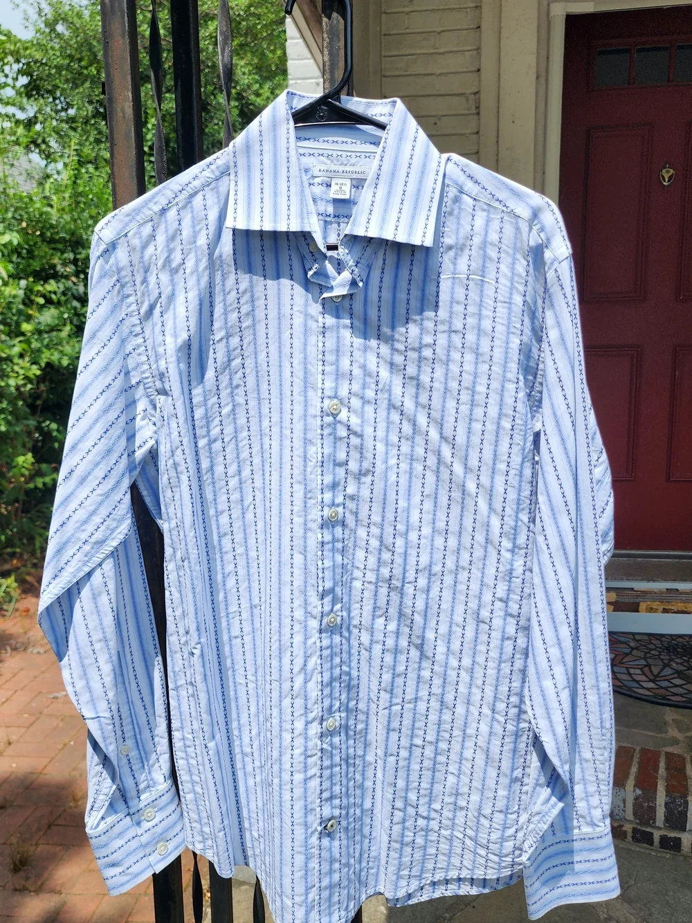 Banana Republic Men's Small Blue Striped Button-Down Shirt. Size 14-14.5/ Small.